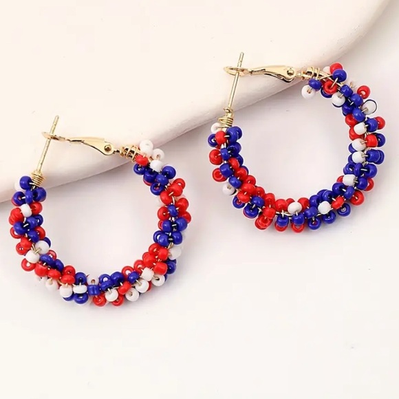 Boho USA Flag colors glass beaded C shape gold tone earrings 4th of July NWT - Picture 1 of 5
